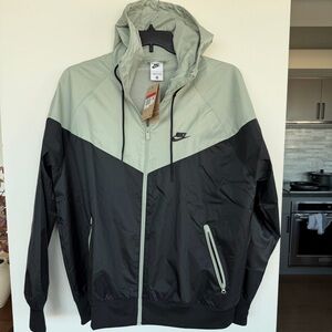Nike Windrunner, LARGE Windbreaker Men’s Full Zip Jacket Green/Grey